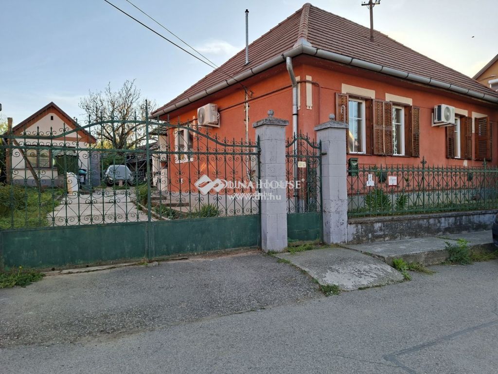 2166 Püspökszilágy , Két különálló ház egy telken — 1/34