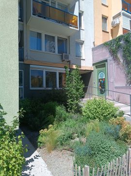 Eladó Lakás 1083 Budapest 8. kerület Zöldre néző, felújított garzon a megújult Losonci téren