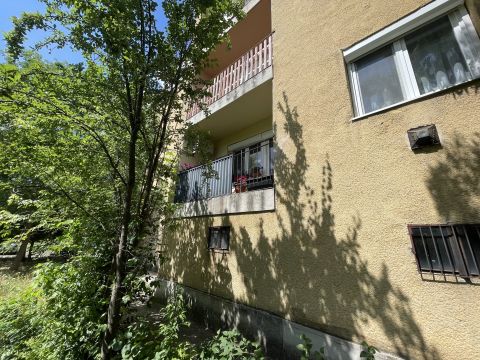 Eladó Lakás 2750 Nagykőrös , Elado 2 szobás, oktober 23 tér magasföldszint 