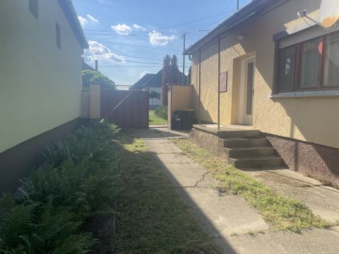 Eladó Ház 6346 Sükösd csendes utcájában