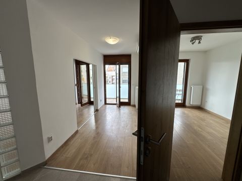 Kiadó Iroda 1134 Budapest 13. kerület , Világos, 2 szobás iroda a Nyugati pályaudvar közelében!