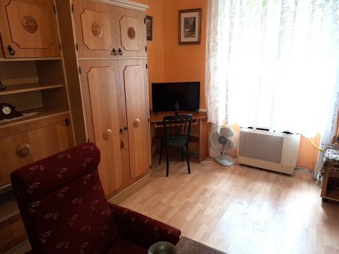Eladó Lakás 1068 Budapest 6. kerület Szoba-konyhás lakás a Király utcában