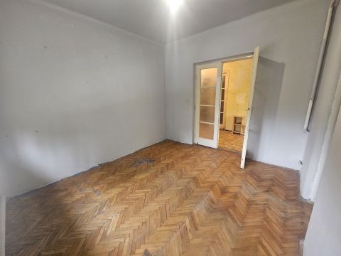 Eladó Ház 7000 Sárbogárd , Fő úthoz közel