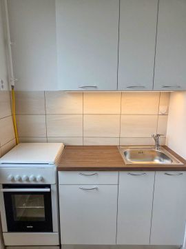 Kiadó Lakás 6000 Kecskemét 1 szobás, felújított, bútorozatlan lakás