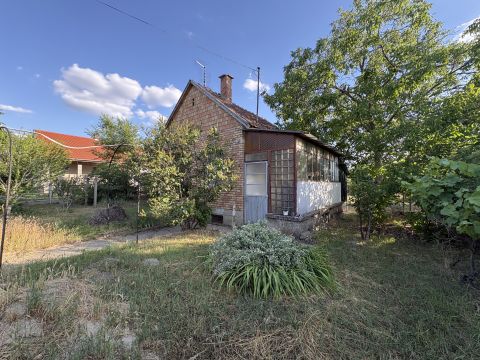Eladó Ház 6000 Kecskemét , LAKÁS árában, jó állapotú ház!