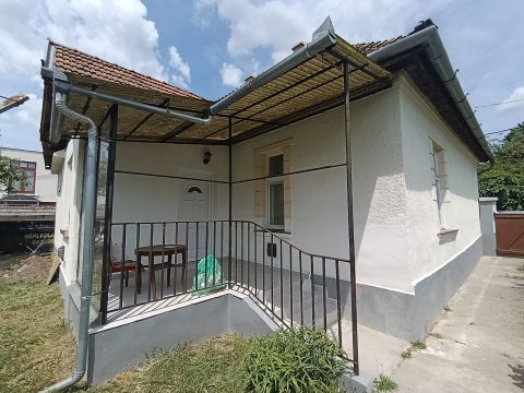 Eladó Ház 2194 Tura , Turai kastély közelében
