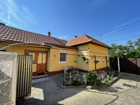 Eladó Ház 2750 Nagykőrös , Csendes kertes ház Nagykőrösön 