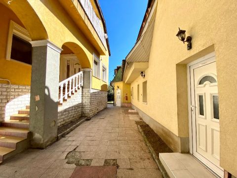 Eladó Ház 2500 Esztergom , 2500 Esztergom, Belváros