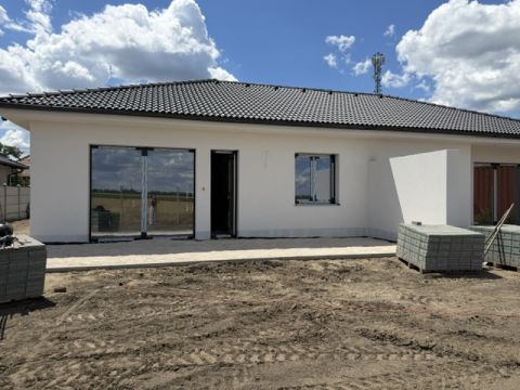 Eladó Ház 2723 Nyáregyháza , Nyáregyháza 