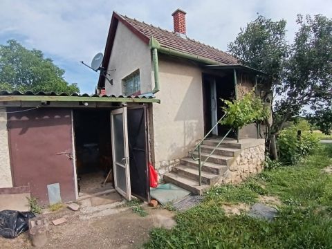 Eladó Ház 2859 Vérteskethely 