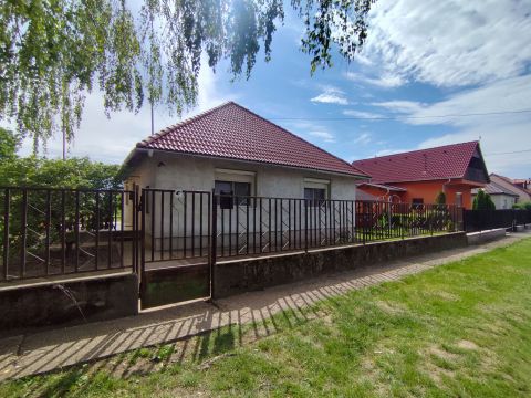 Eladó Ház 2490 Pusztaszabolcs 
