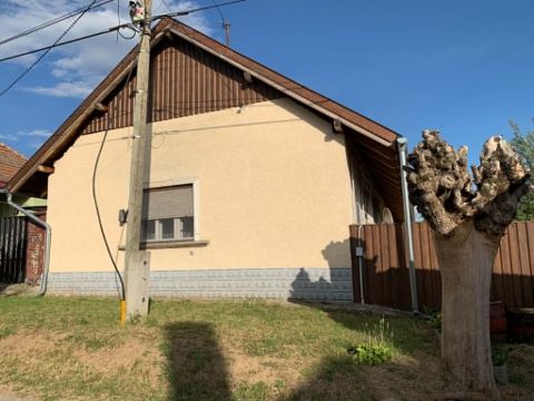 Eladó Ház 2737 Ceglédbercel , Pesti út közelében