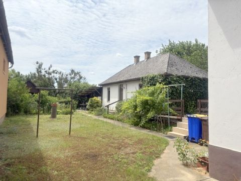 Eladó Ház 4551 Nyíregyháza Oros, iskolához közeli utcában