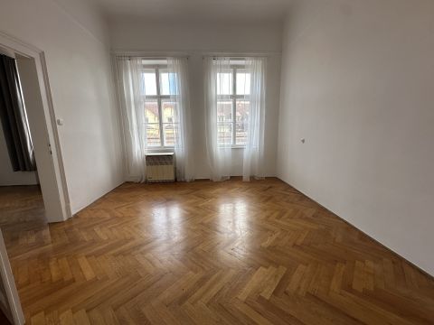 Eladó Lakás 2500 Esztergom 
