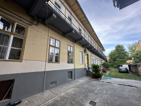 Eladó Lakás 2500 Esztergom 