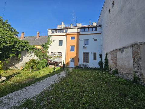 Eladó Lakás 2500 Esztergom 