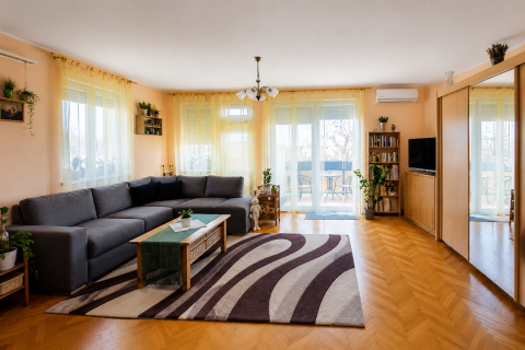 Eladó Lakás 4032 Debrecen , Debrecen, Egyetemtől 5 perc sétára, a Komlóssy úton