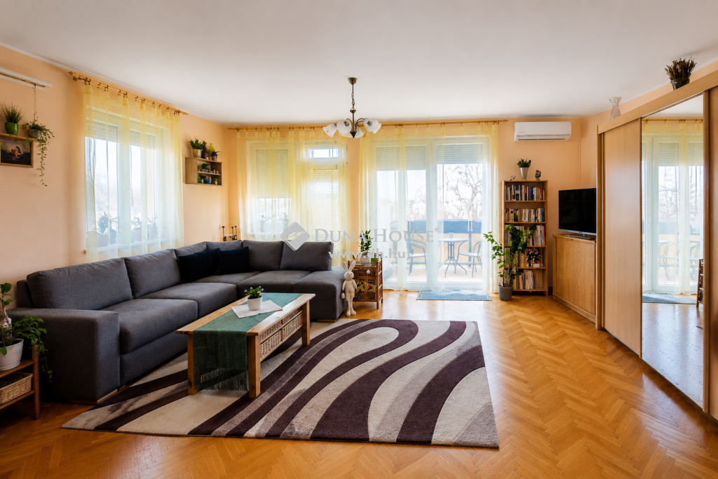 4032 Debrecen , Debrecen, Egyetemtől 5 perc sétára, a Komlóssy úton — 1/9