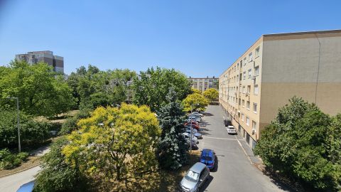 Eladó Lakás 9200 Mosonmagyaróvár , Üres, szinte azonnal költözhető
