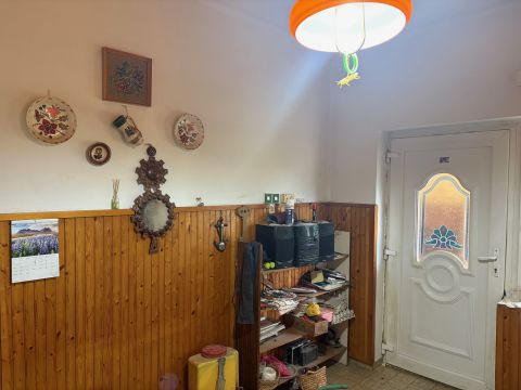 Eladó Ház 8136 Lajoskomárom , csendes helyen