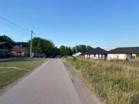 Eladó Telek 2456 Besnyő 