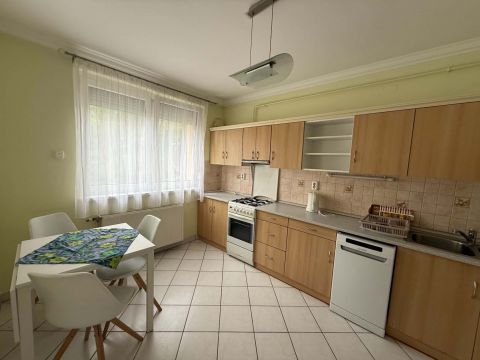 Kiadó Lakás 6000 Kecskemét BELVÁROS, 110 m2-es NAPPALI + 3 SZOBÁS, ERKÉLYES LAKÁS