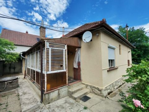 Eladó Ház 2535 Mogyorósbánya 2535 Mogyorósbánya Főtér