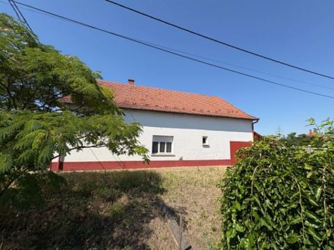 Eladó Ház 6760 Kistelek KISTELEK központi részén AZONNAL költözhető ház sarki telken