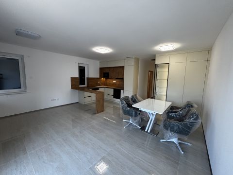Kiadó Lakás 4030 Debrecen Híd Lakóparkban 3 szobás lakás eladó