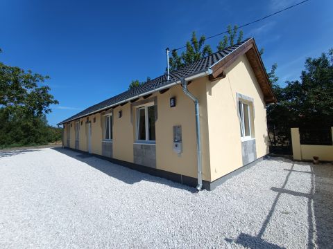 Eladó Ház 2760 Nagykáta , Nagykátán központ közelében 2 szoba + Nappalis Ytong építésű