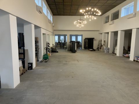 Eladó Üzlethelyiség 1106 Budapest 10. kerület Galériázható Bemutató terem!