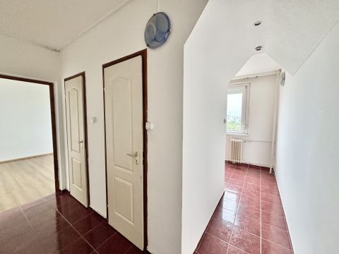 Eladó Lakás 2800 Tatabánya , Mártírok útja