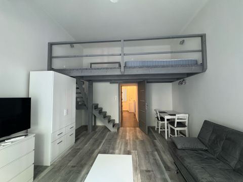 Kiadó Lakás 1077 Budapest 7. kerület Felújított garzon,igényes modern kialakítás