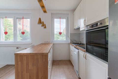 Eladó Ház 1183 Budapest 18. kerület 2025-ben teljes körűen felújított családi ház, tágas kerttel