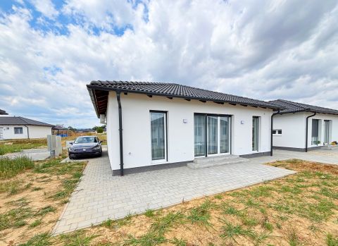 Kiadó Ház 9700 Szombathely , Kiadó kertes ház Oladon
