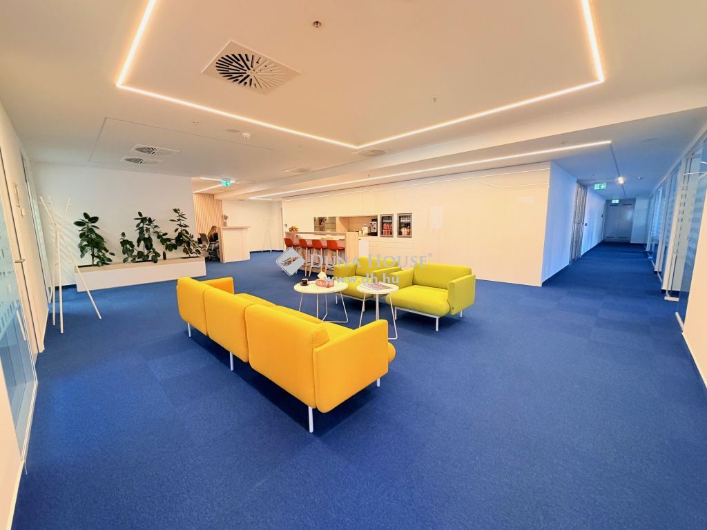 1054 Budapest 5. kerület , Bank Center — 1/8