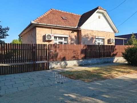 Eladó Ház 2117 Isaszeg 
