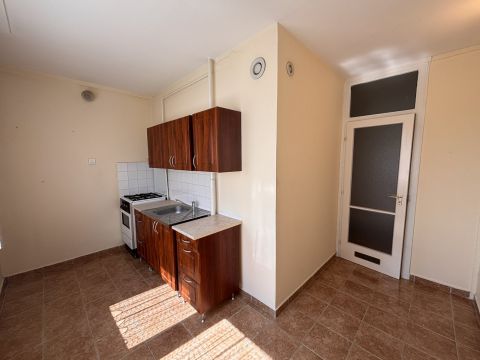 Eladó Lakás 6000 Kecskemét , Lóverseny utca 