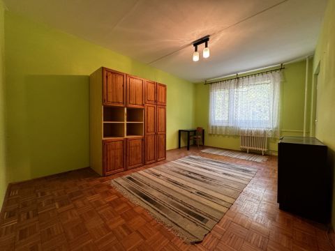 Eladó Lakás 9023 Győr Győr-Nádorváros csendes részén panelprogramos lakás 