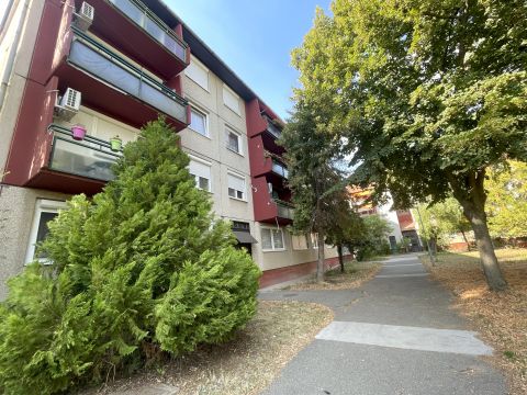 Eladó Lakás 6000 Kecskemét , Hunyadivárosban - 2. emeleti, 57 nm-es, erkélyes lakás