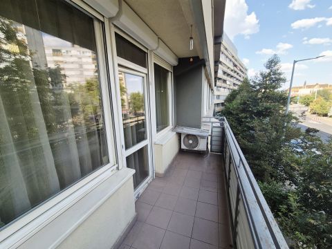 Eladó Lakás 6000 Kecskemét Belvárosi felújított erkélyes lakás
