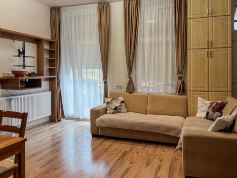 Eladó Lakás 1027 Budapest 2. kerület Margit híd közelében, csendes, zöld környezetben