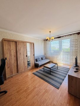 Eladó Lakás 4032 Debrecen Cívis utca frekventált részén.