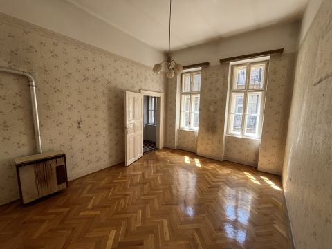 Eladó Lakás 1084 Budapest 8. kerület , Körúttól 100 méterre, a József utcában, NAPFÉNYES