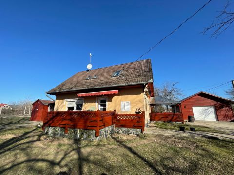 Kiadó Ház 6000 Kecskemét Kecskemét, Beretvás köz közelében 2 szintes ház KIADÓ