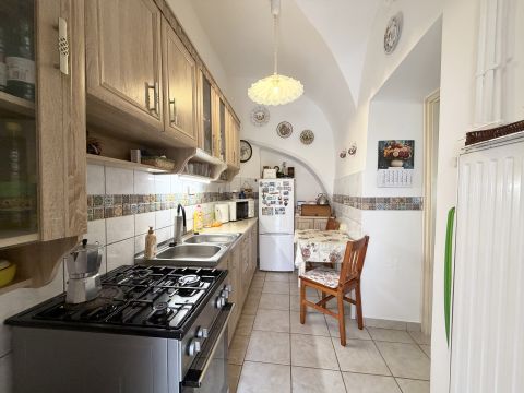 Eladó Lakás 9400 Sopron Ógabona térnél, saját kertrészes, jó llapotú, lakás eladó!