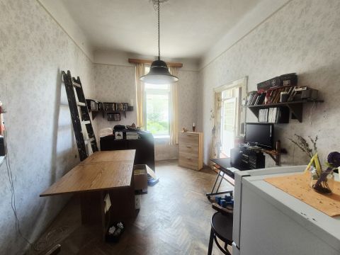 Eladó Lakás 1147 Budapest 14. kerület ALSÓRÁKOSON CSENDES utcában KIVÁLÓ KÖZLEKEDÉS mellett