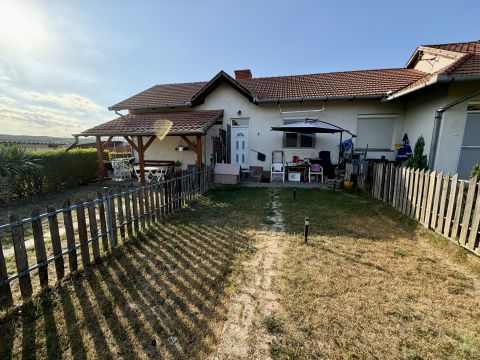 Eladó Lakás 7742 Bogád 