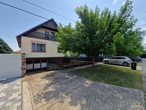 Eladó Ház 6503 Baja , Katonaváros-Szentistván határán Aldihoz, Sparhoz közel