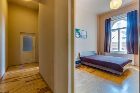 Eladó Lakás 1073 Budapest 7. kerület , Kertész utcában 3 szobás, világos, azonnal kiadható lakás!